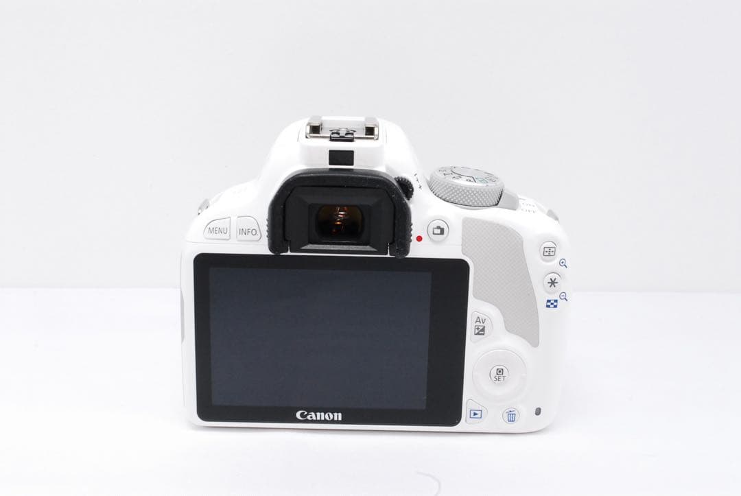 ショット数僅少❤️Canon kiss X7❤️人気のホワイトカラー✨シングルレンズ