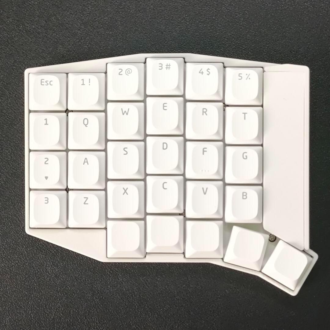 【完成品】Bluetooth 64キー自作キーボード ロープロファイル 印字あり