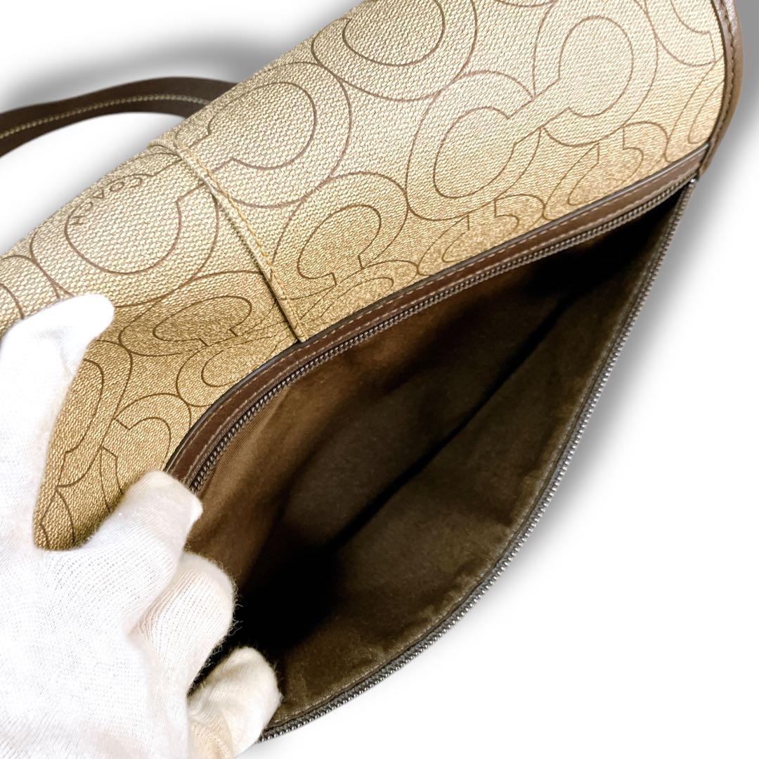 コーチ 良品 オプアート 斜め掛け可 PVC メッセンジャーバッグ ベージュ