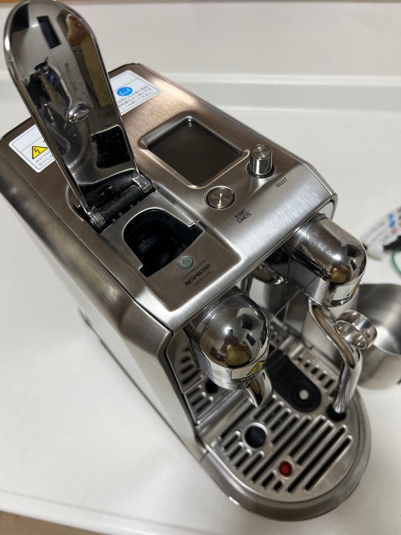 メーカー再販なし　Nespresso エスプレッソマシン シルバー