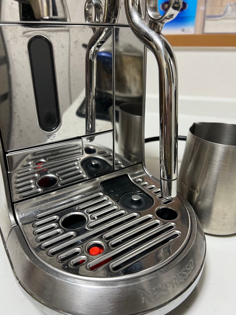 メーカー再販なし　Nespresso エスプレッソマシン シルバー