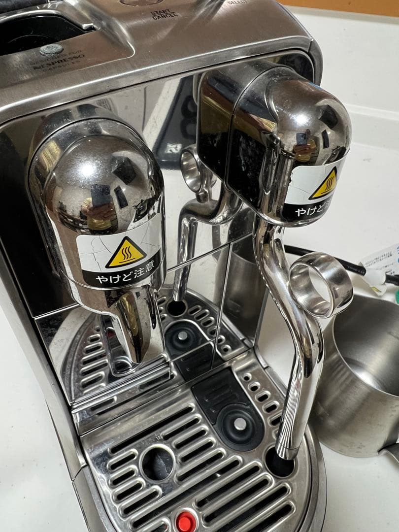 メーカー再販なし　Nespresso エスプレッソマシン シルバー