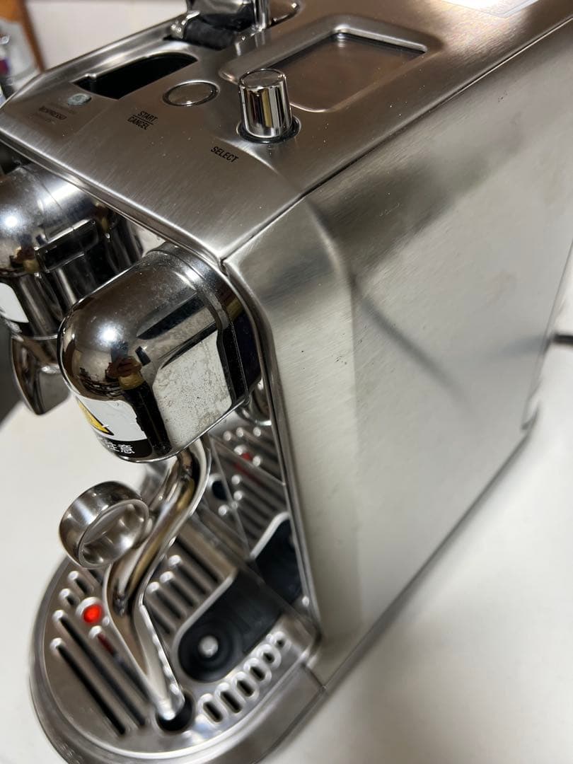 メーカー再販なし　Nespresso エスプレッソマシン シルバー