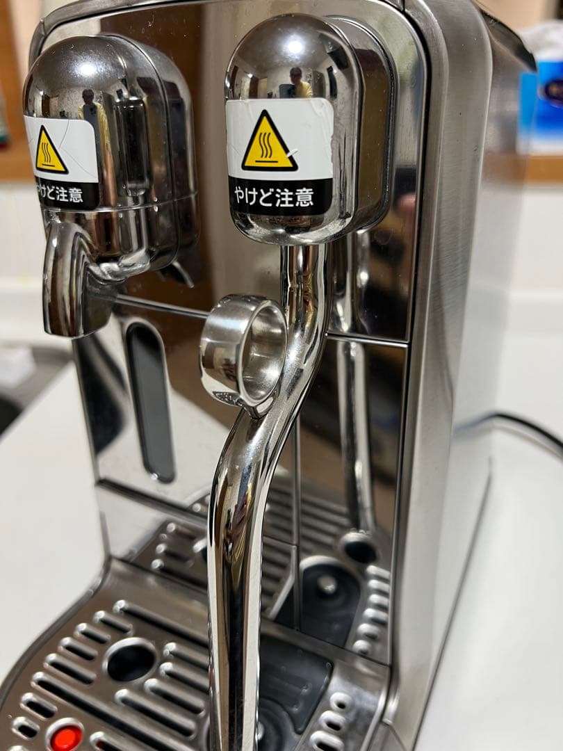 メーカー再販なし　Nespresso エスプレッソマシン シルバー