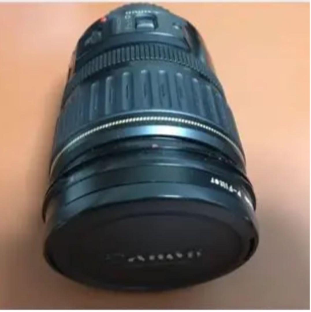 Canon カメラ　と　レンズ　キャップレンズフード付き