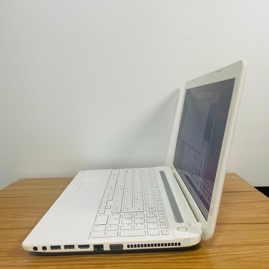 ホワイトSSD東芝ノートパソコン　Windows11オフィスカメラDVD