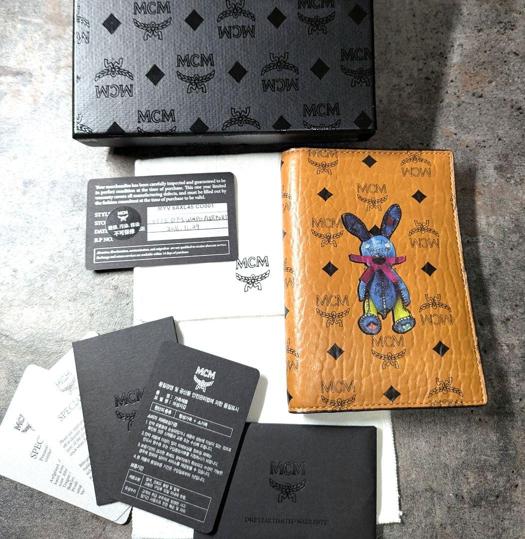 ポコMCM 　 パスポートケースオレンジ　モノグラム