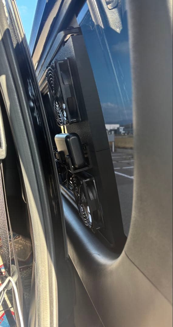 ハイエース 換気扇 ４型 〜 2連 『運転席側』 防虫ネット バッテリー置き付