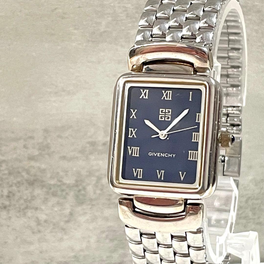 商談中GIVENCHY ジバンシー　スクエア　ネイビー文字盤　腕時計