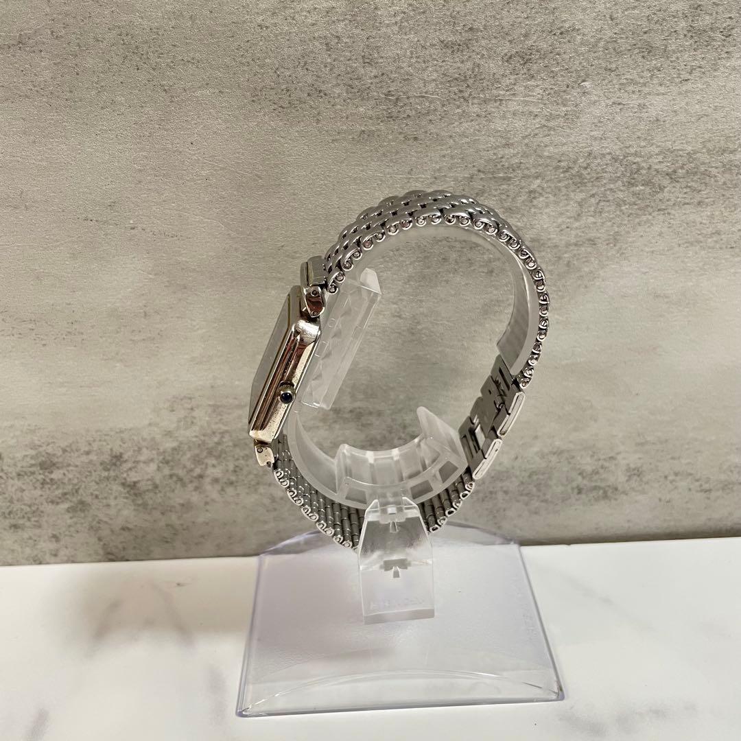 商談中GIVENCHY ジバンシー　スクエア　ネイビー文字盤　腕時計