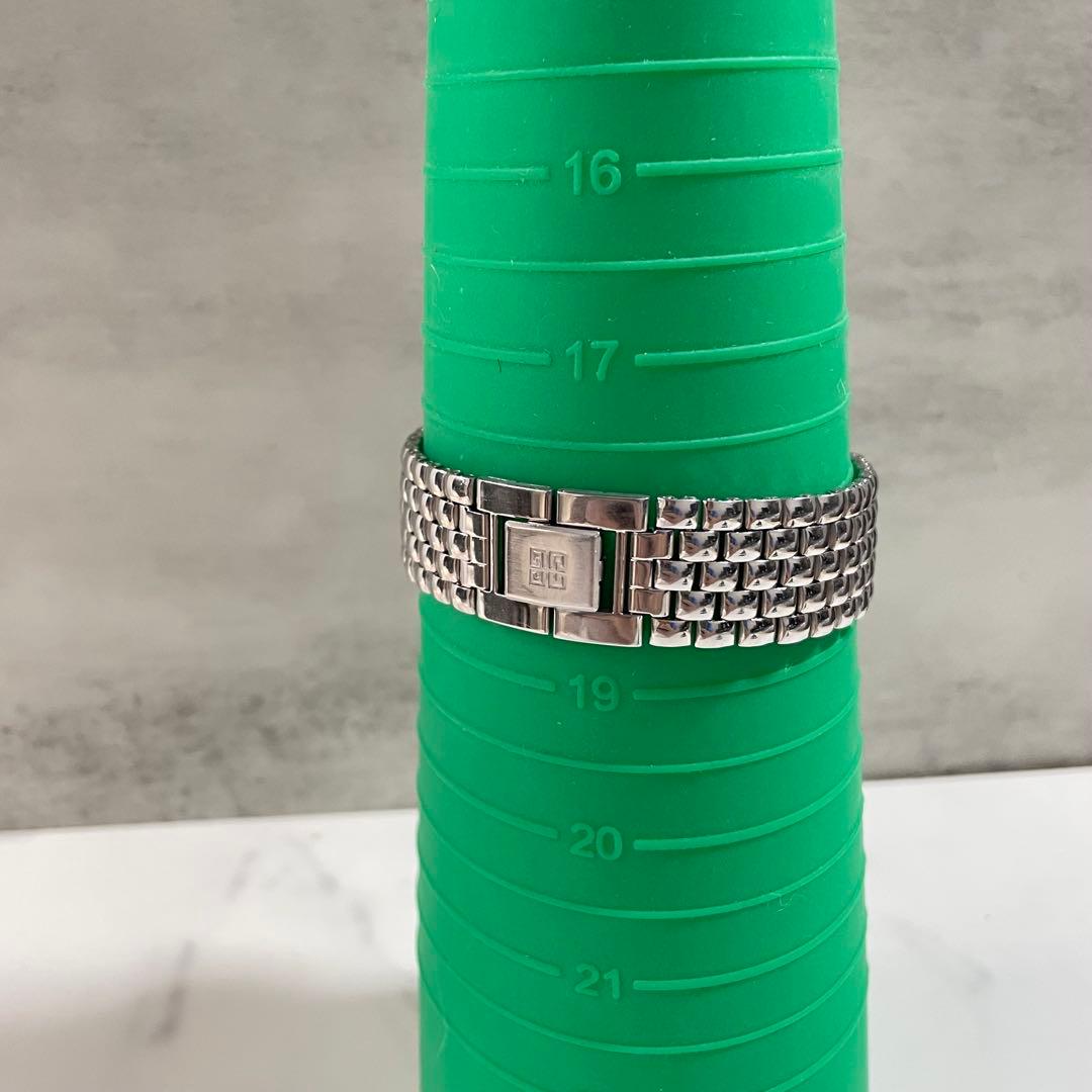 商談中GIVENCHY ジバンシー　スクエア　ネイビー文字盤　腕時計