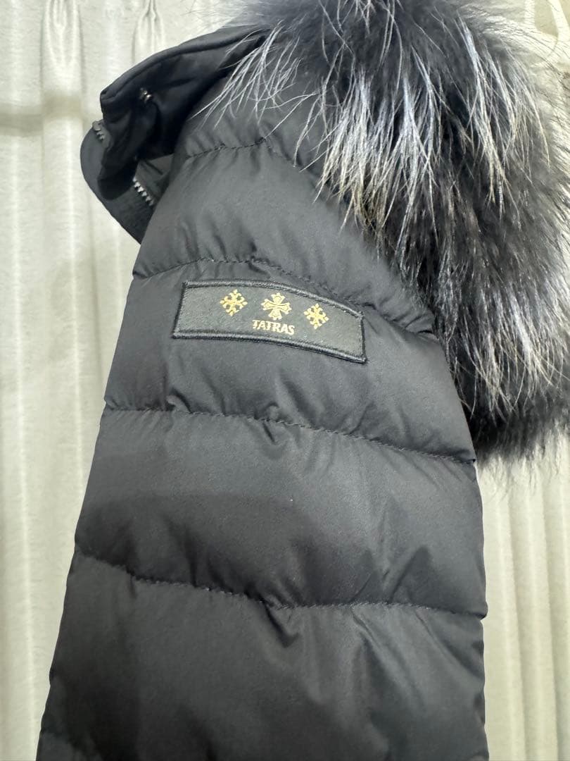 やまTATRAS タトラス VARENA ヴァレナ ダウン ブラック 01