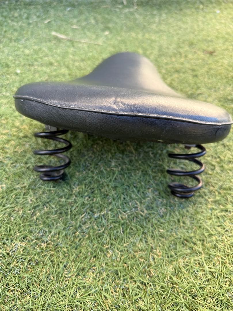 ハーレーシート サドル型 金属ブラケット付き