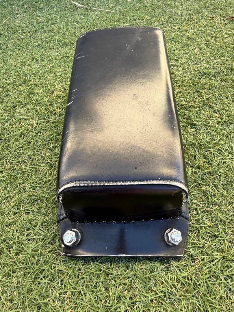 ハーレーシート サドル型 金属ブラケット付き