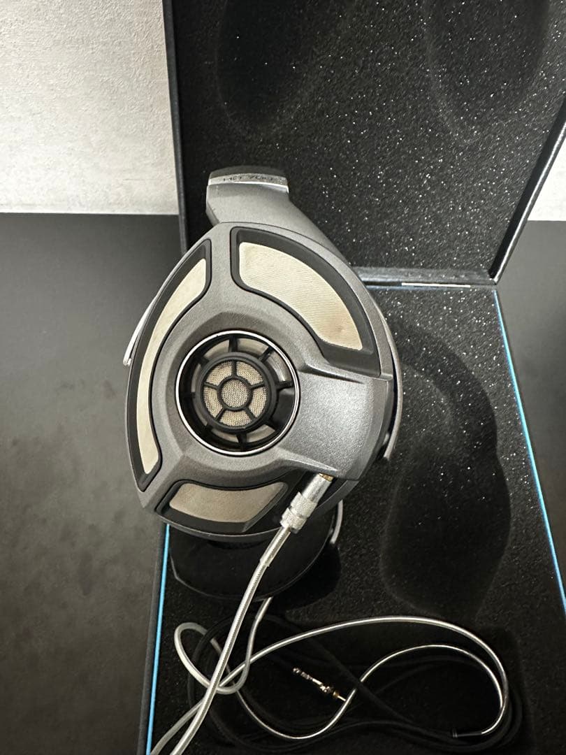 SENNHEISER HD 700 おまけ変換コネクタ付　ゼンハイザー