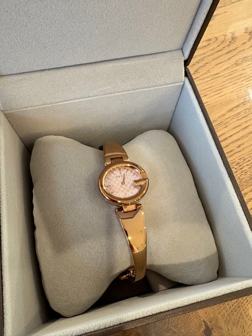 GUCCI 腕時計　美品　クリスマスまでお値下げ中