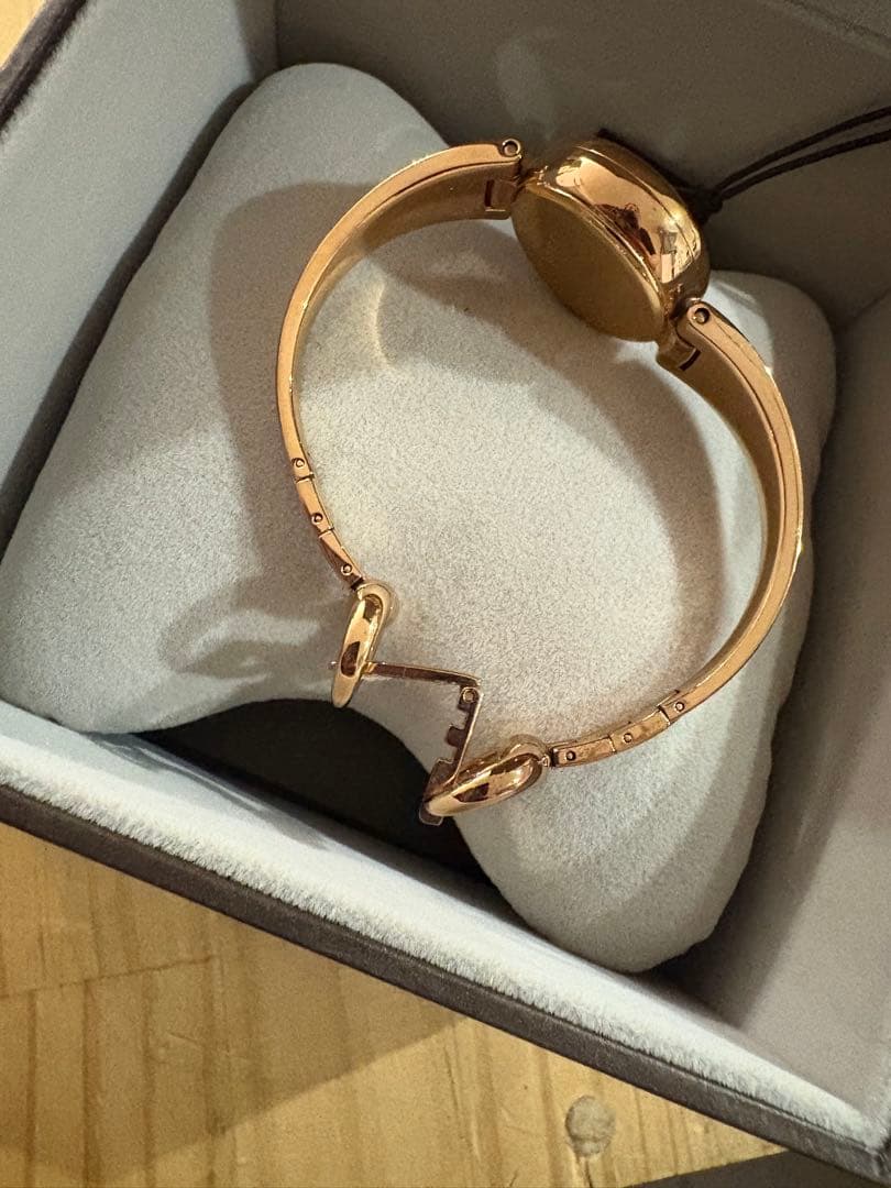 GUCCI 腕時計　美品　クリスマスまでお値下げ中