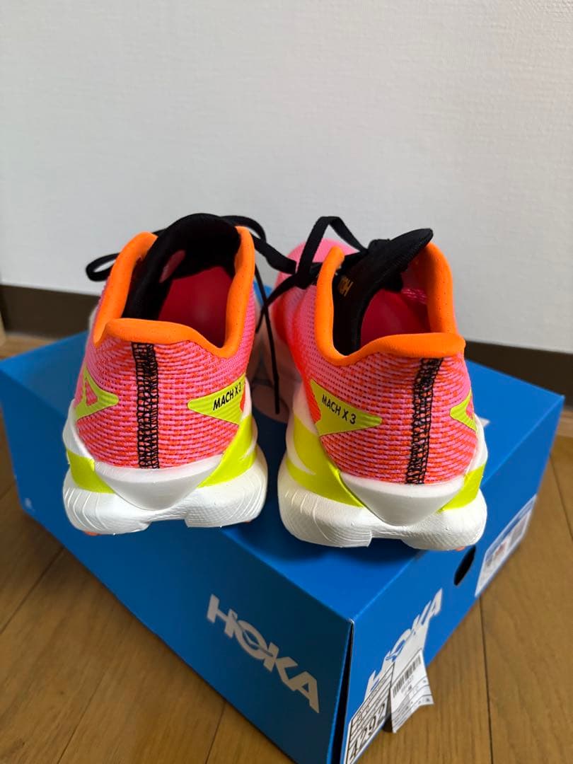 ぱ*ん様 HOKAホカオネオネマッハX3カーボン厚底24cmレディースランニング