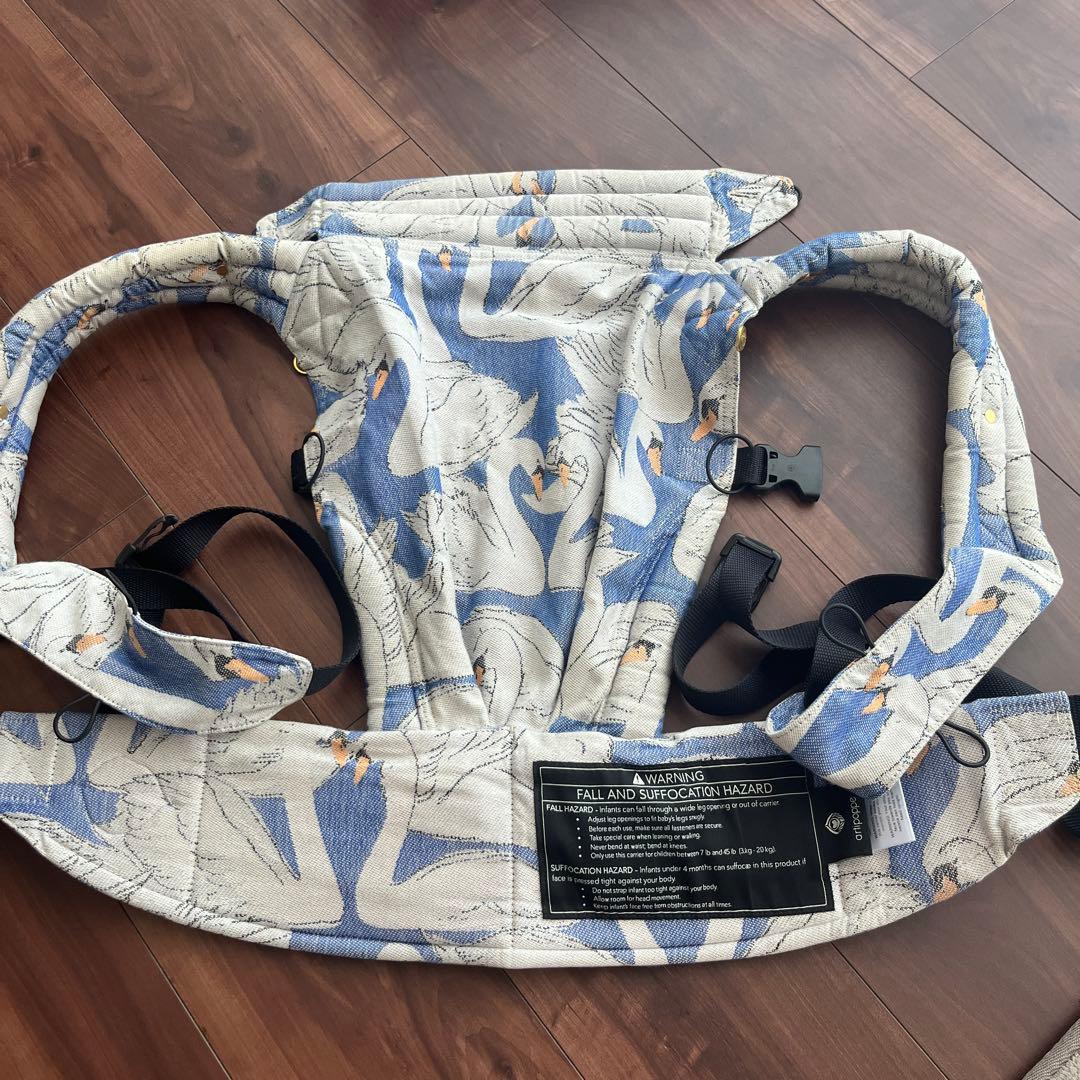 artipoppe抱っこ紐　白鳥柄　コットン