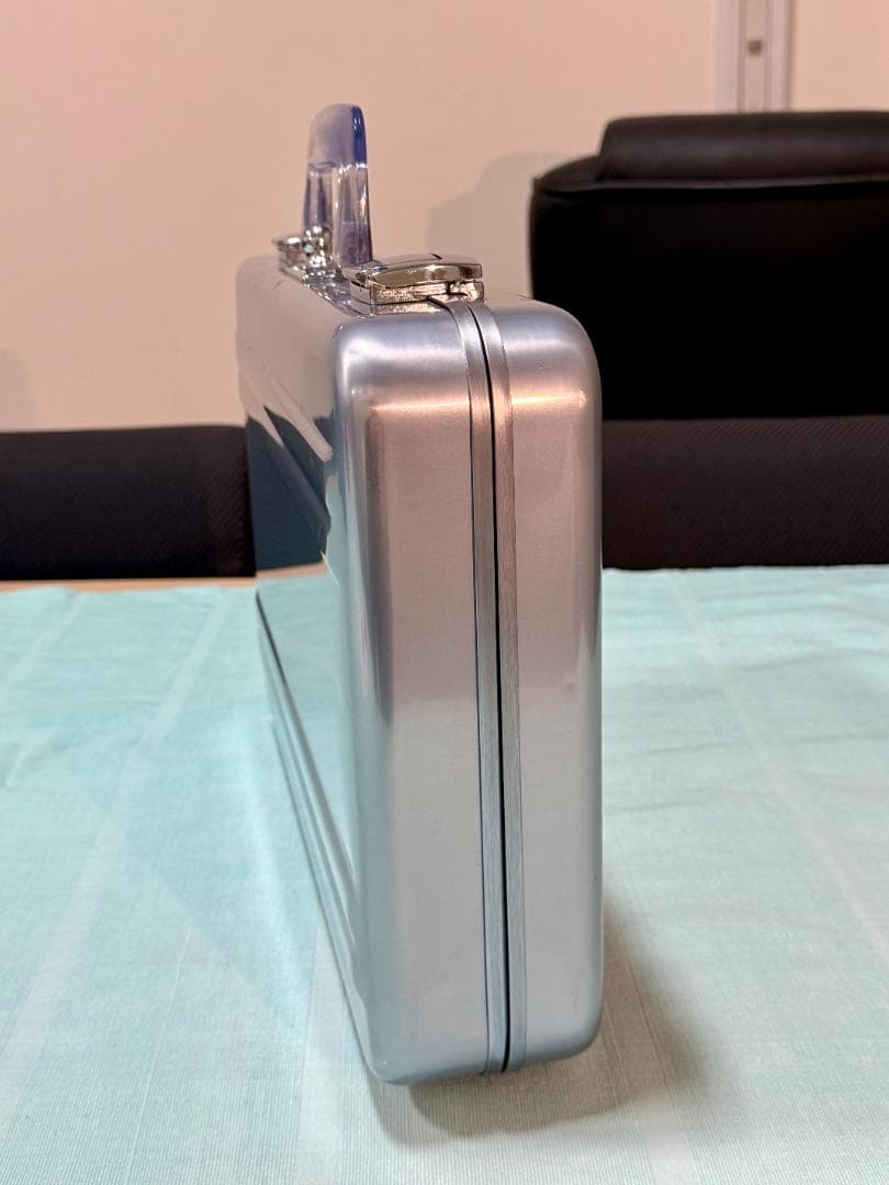 エリートシリーズ CEM ゼロハリバートン ポリッシュブルー 美品です