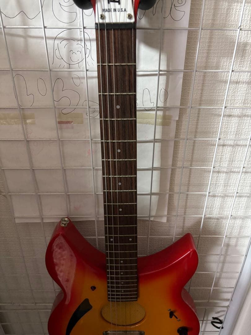 クリスマスカンパニー　アンプ内蔵リッケンバッカータイプギター