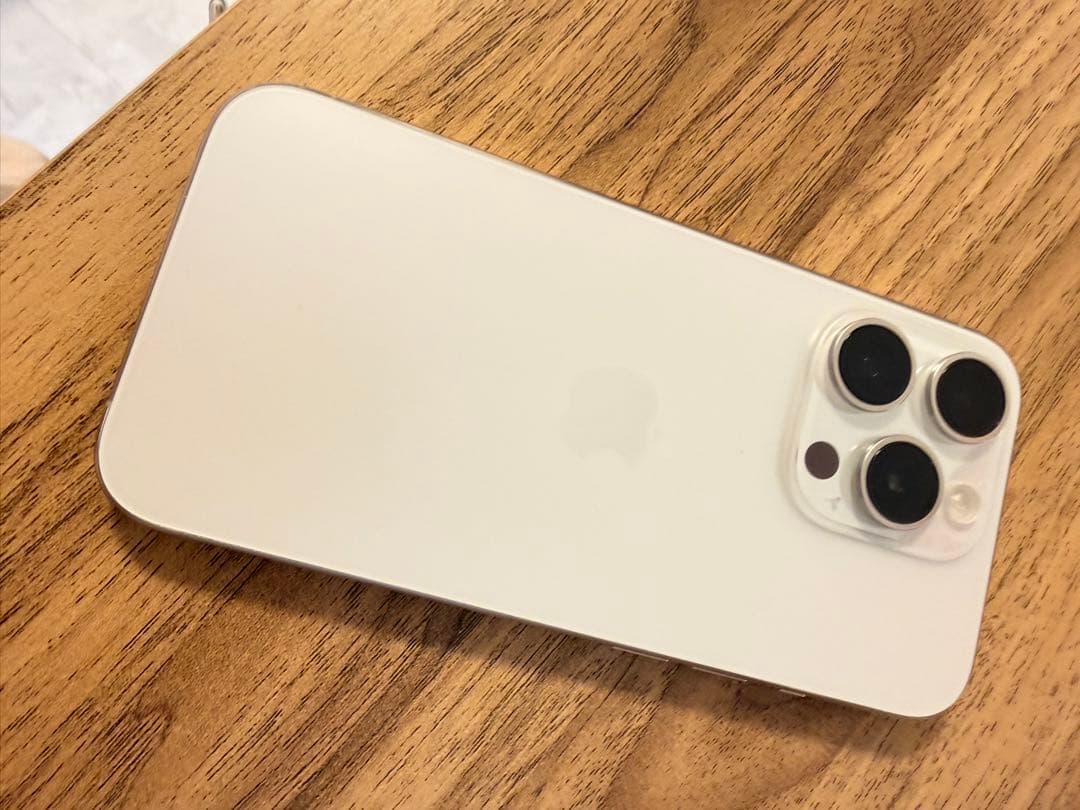 Apple iPhone 15Pro ホワイト 本体