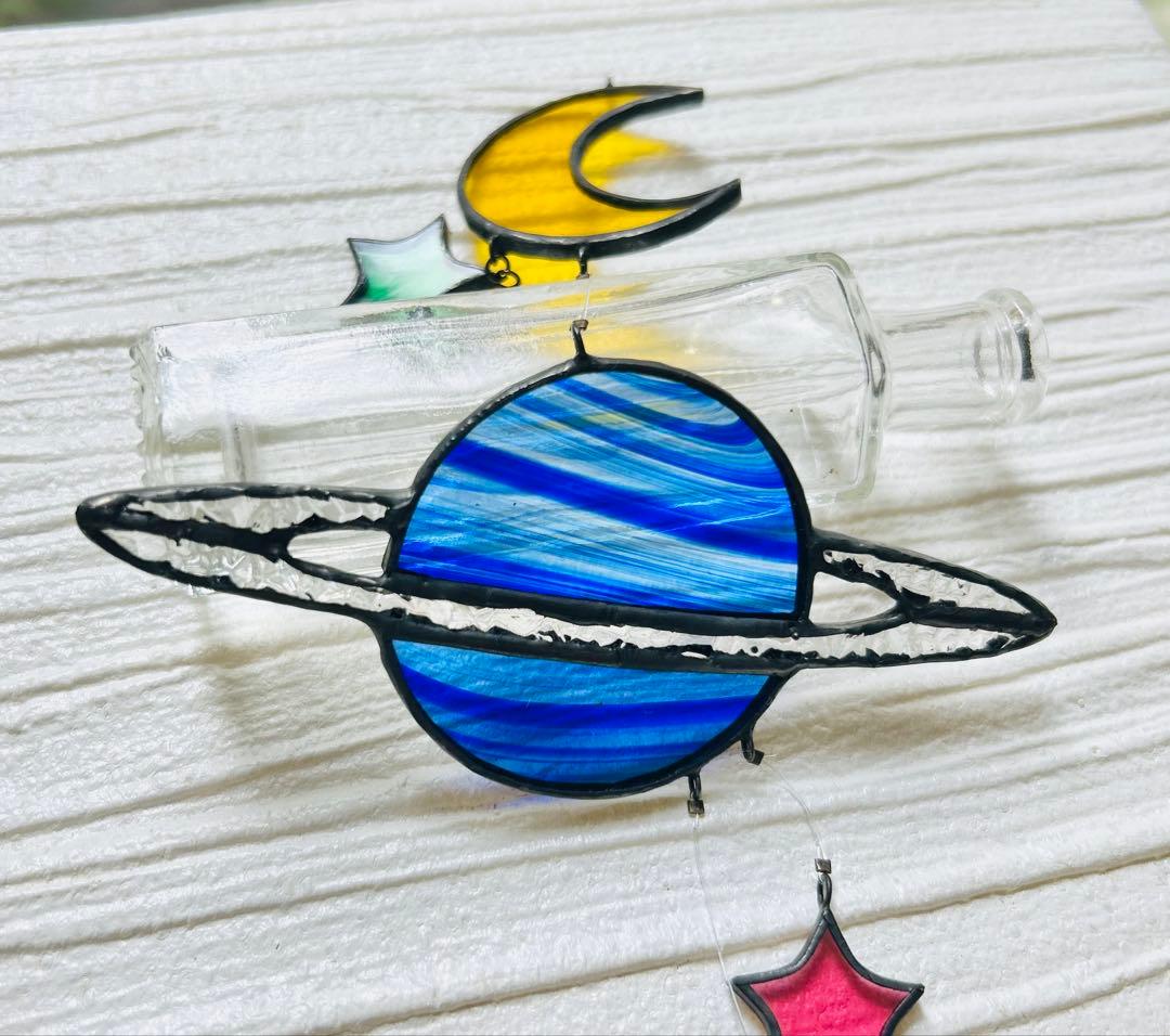 【ステンドグラス】惑星のサンキャッチャーとオリーブのリース