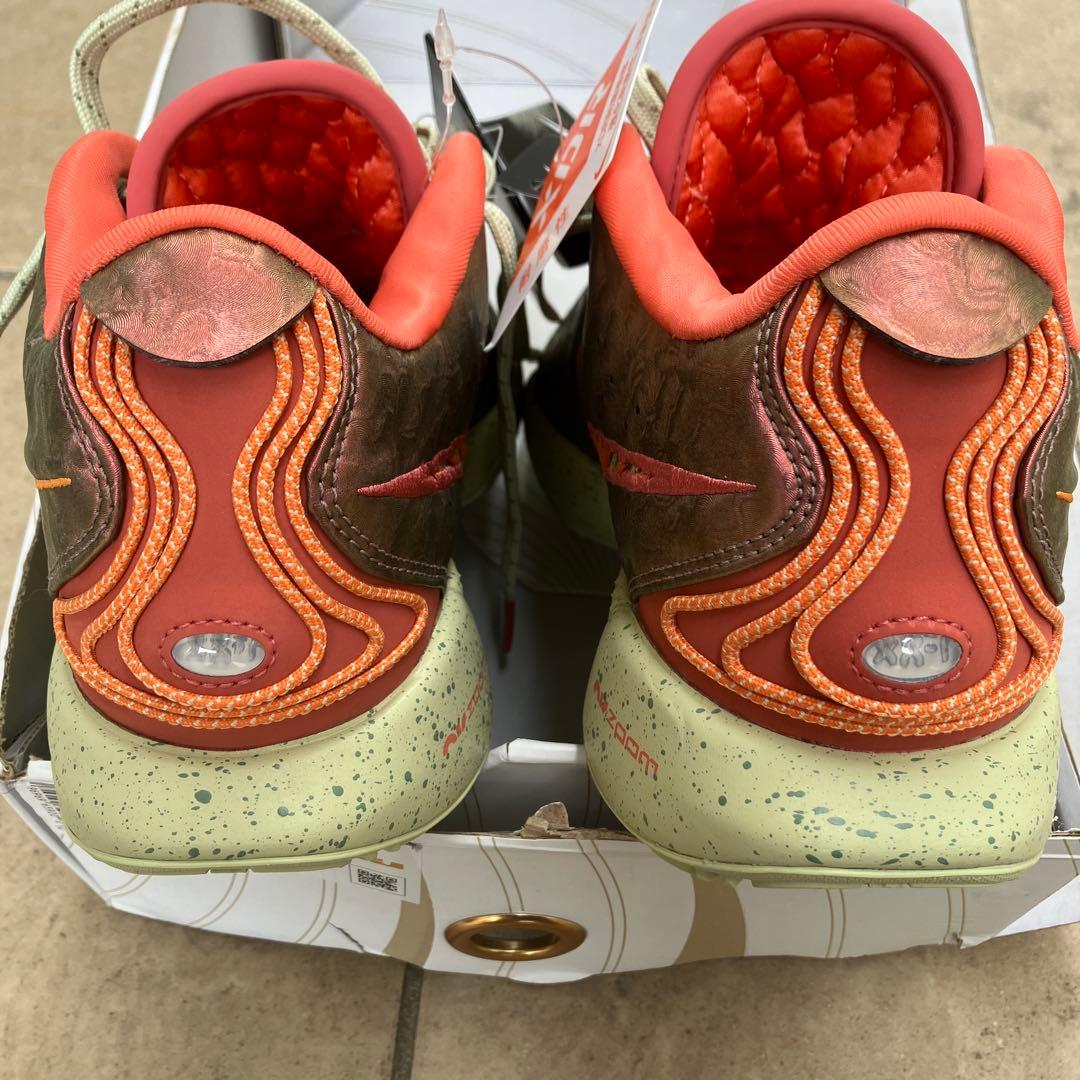 ナイキ　スニーカー　バッシュ　レブロン 21 エレメンタルゴールド　クイーン