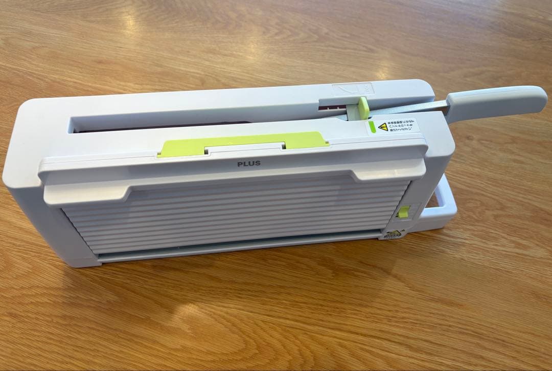 【PLUS】 コンパクト断裁機 PK-213