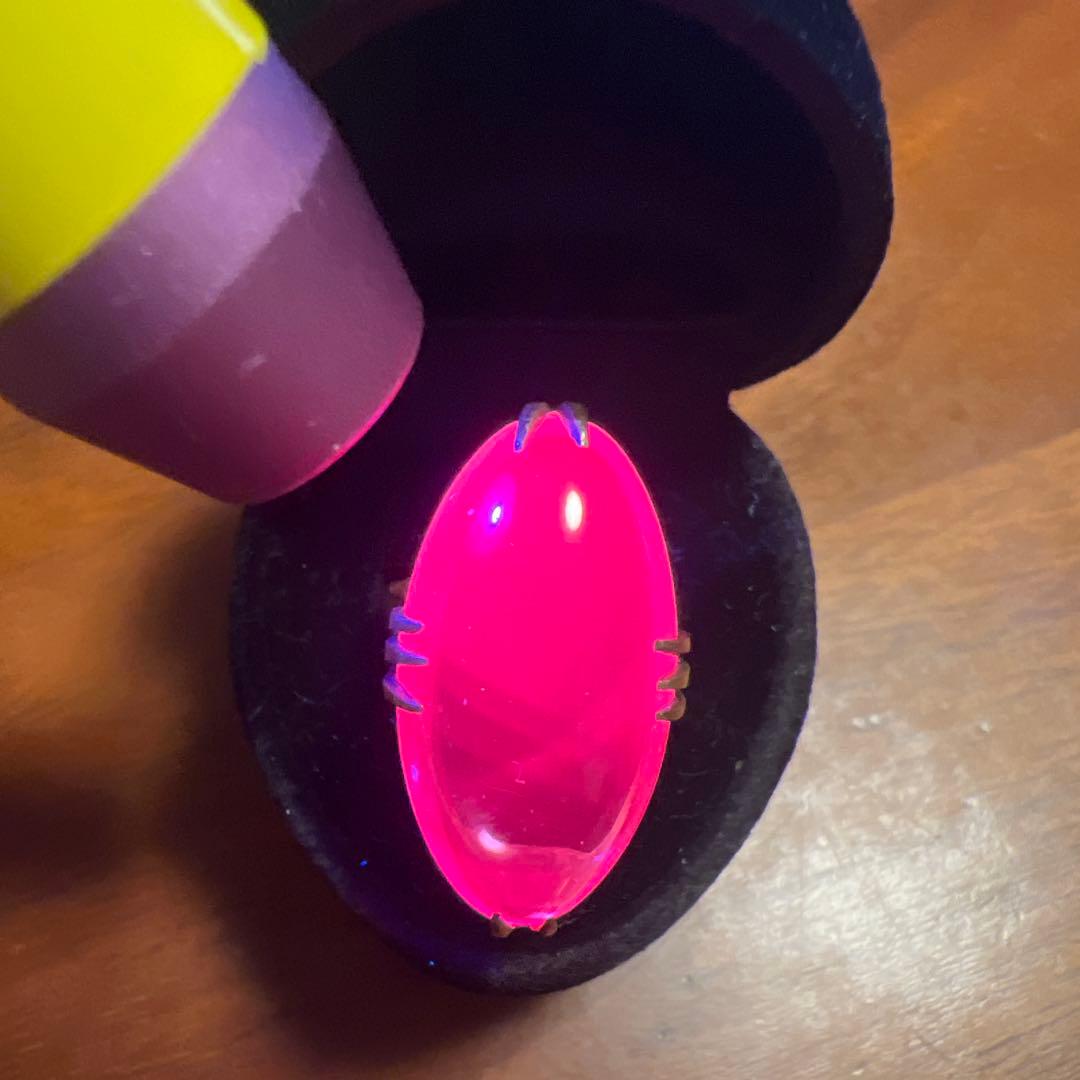 超特大ピンクサファイアのヴィンテージゴールドリング