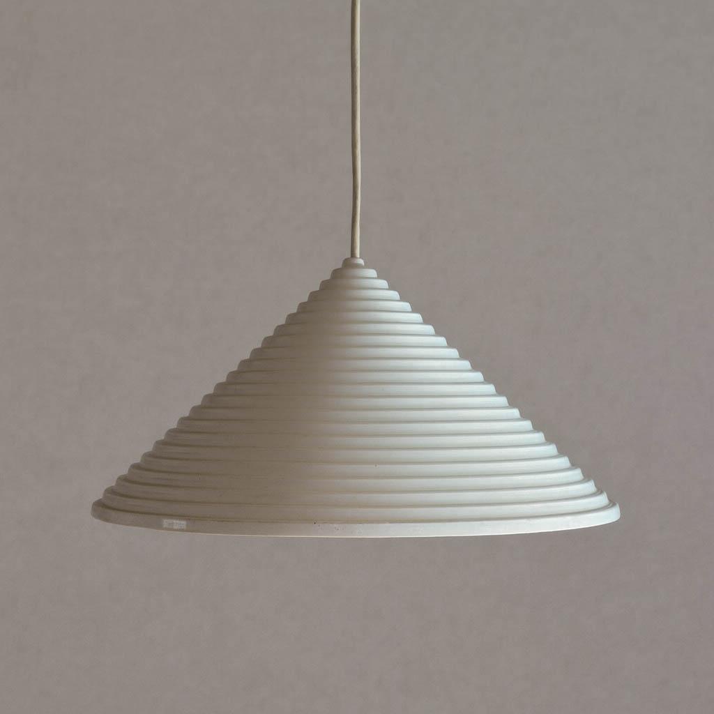 ペンダントランプ　ポストモダン　シンプル　レトロ