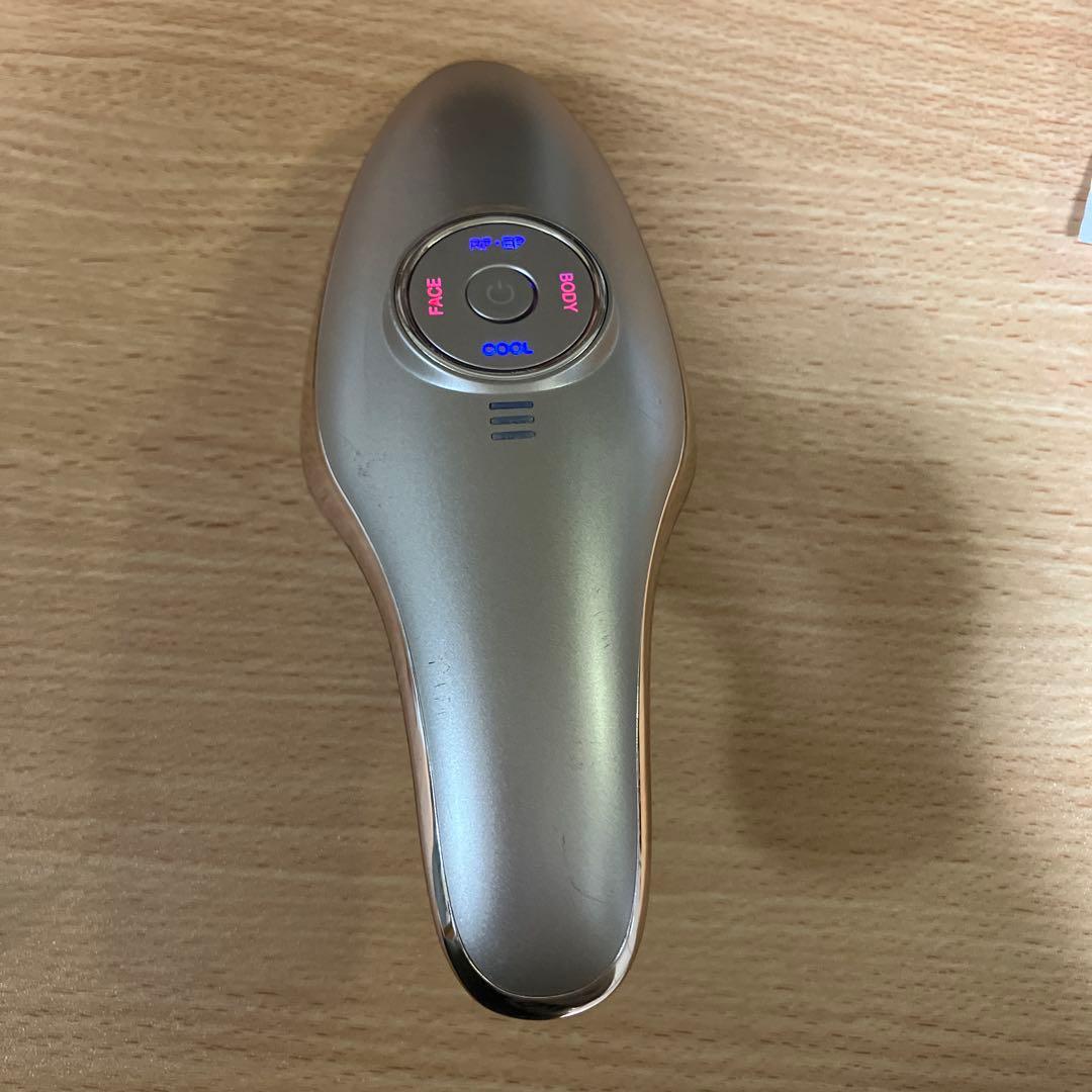 ECLAT ECL-02 美顔器 ゴールド　IKKOさんの美顔器