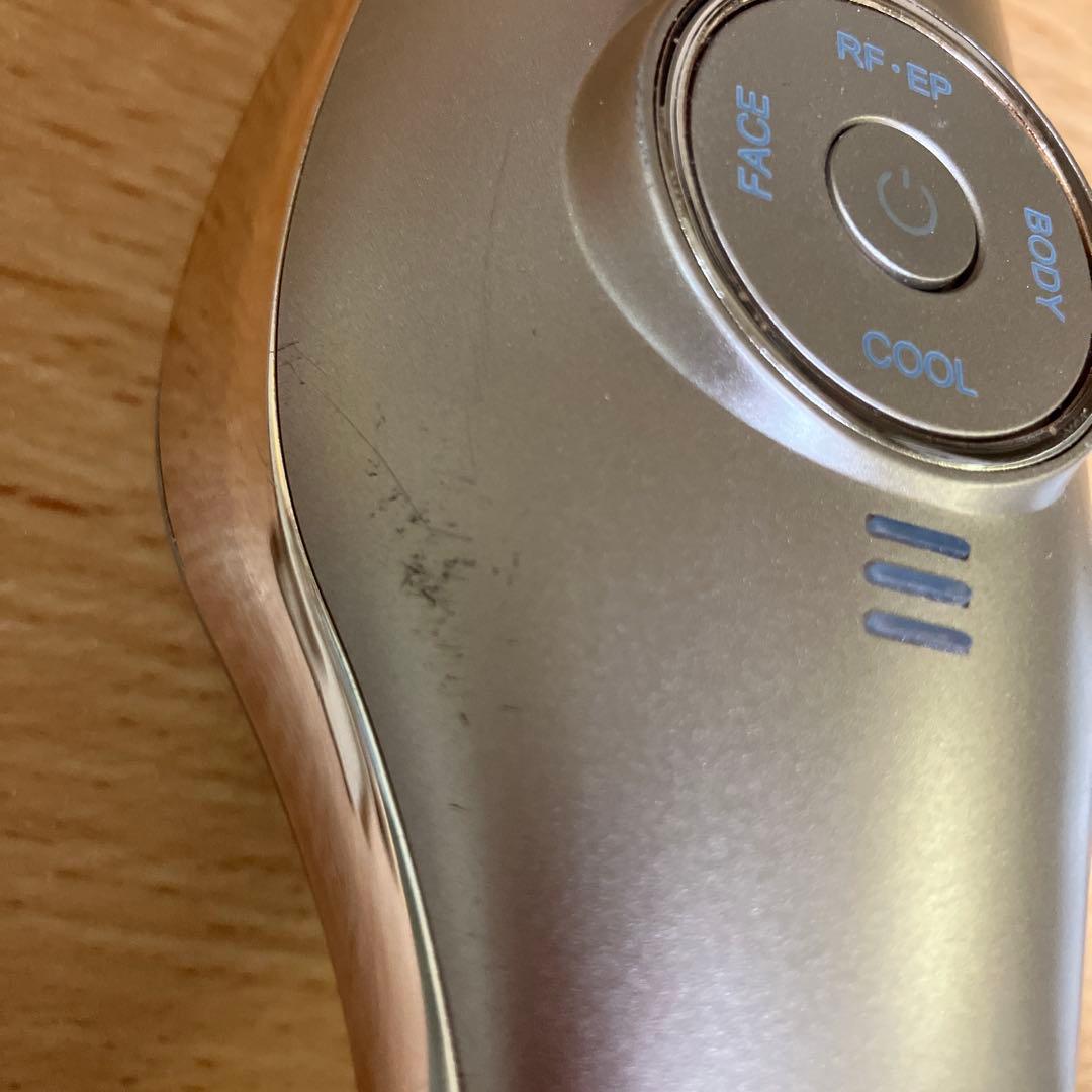 ECLAT ECL-02 美顔器 ゴールド　IKKOさんの美顔器