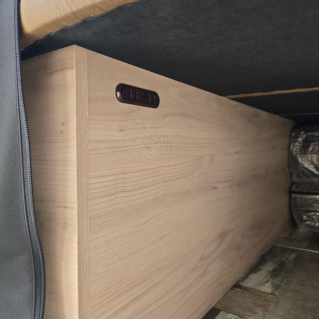 カズキオート ベッドキット(ハイエース標準ボディ用)アンティークブラウン