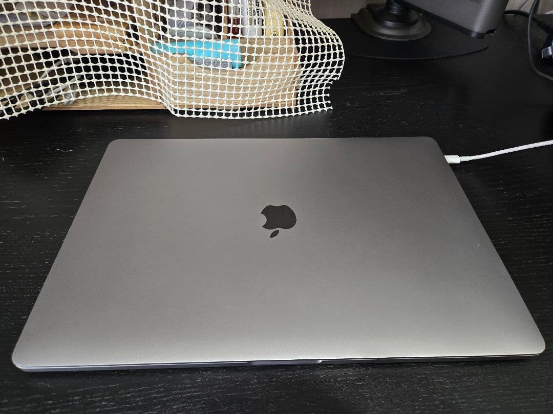 macbook pro 2019 16インチ i7