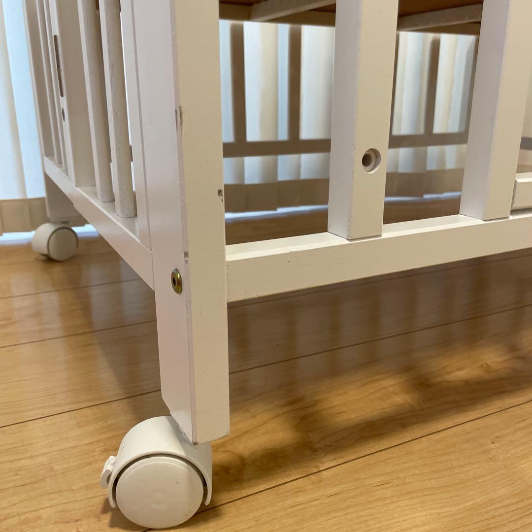 カトージ　ホワイト　ミニベビーベッド キャスター付き 60×90 品番02700