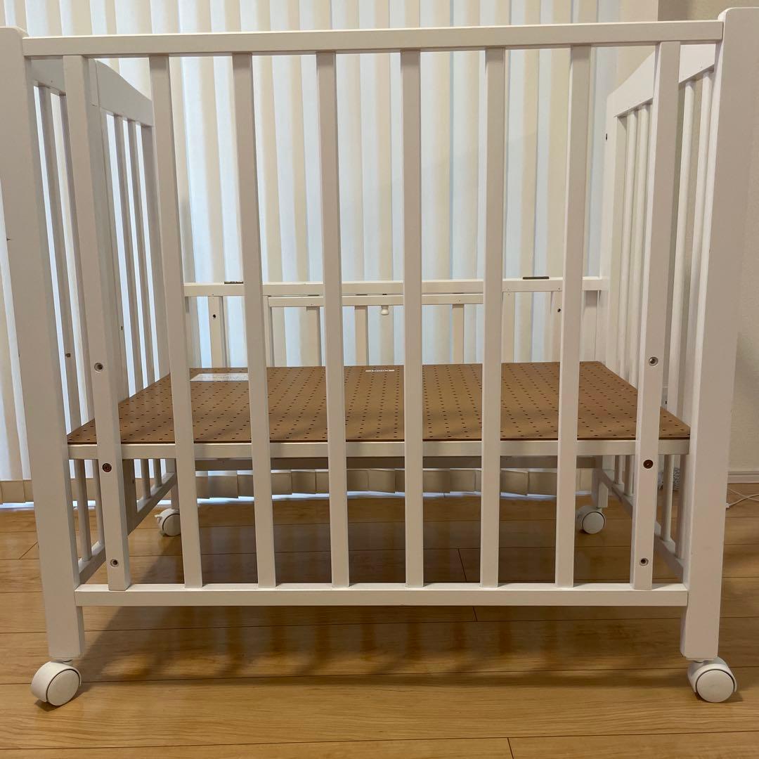 カトージ　ホワイト　ミニベビーベッド キャスター付き 60×90 品番02700