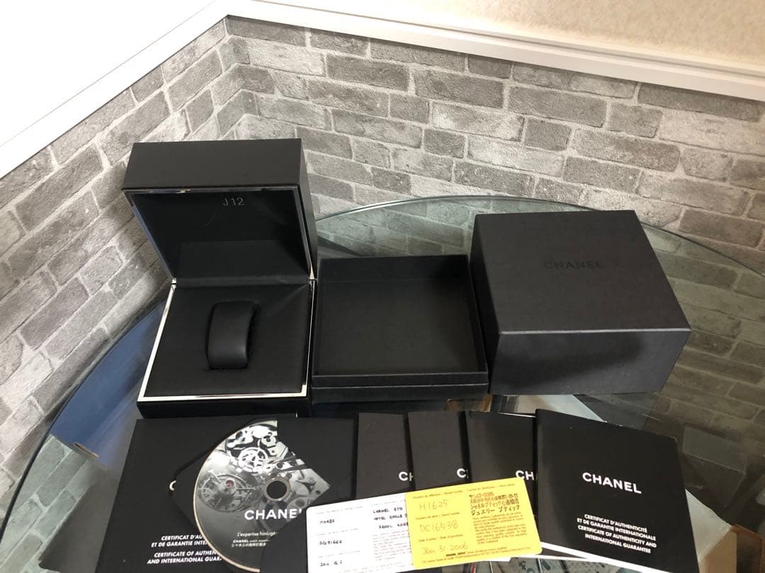 シャネル　時計ケースj12 ギャランティカード　DVD 取り扱い説明書等