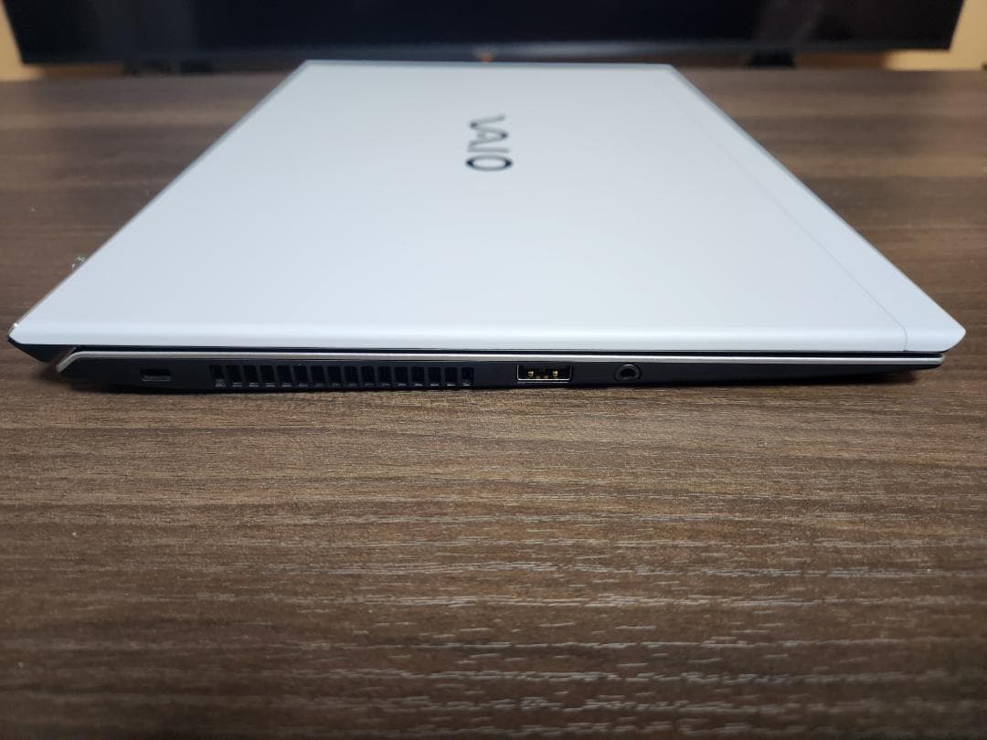 使用少美品 VAIO SX14 i7-1360P 16GB 1TB Office