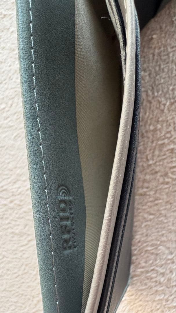 ベルロイ Travel Wallet RFID保護 everglade