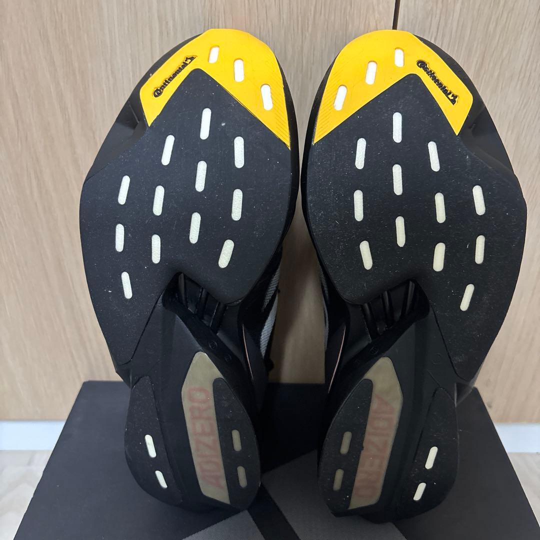 アデオスプロ3 ランニングシューズ ブラック/ホワイト/イエロー　27.5㎝