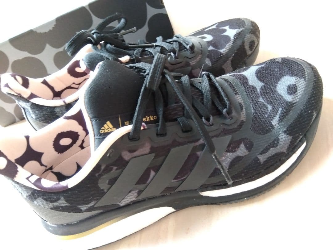 期間限定値下げ マリメッコ　アディダス　スーパーノバ