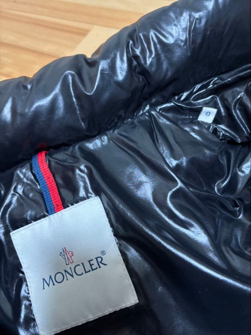MONCLER badyブラック フード付きダウンジャケット 0
