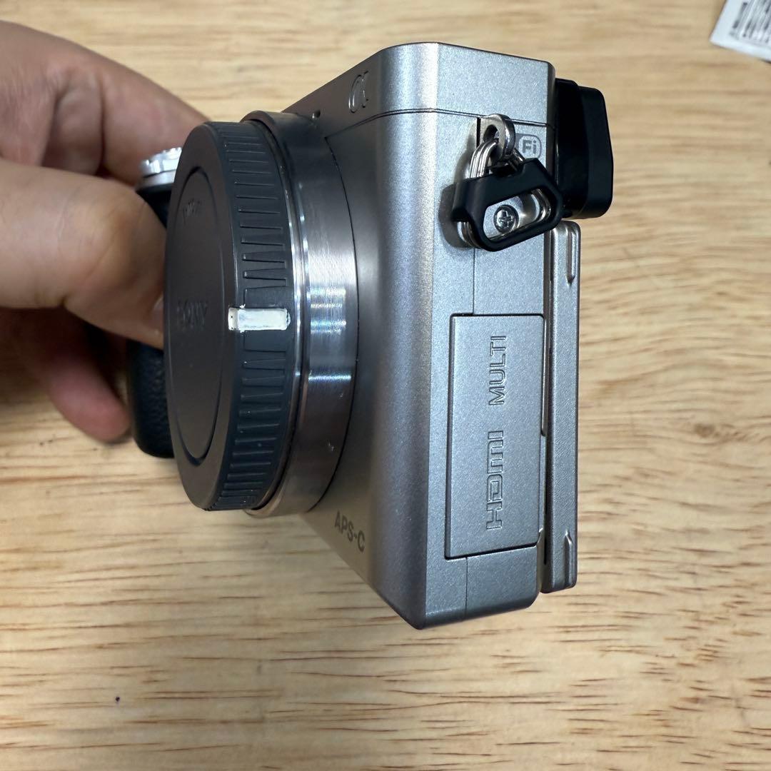 『 8486ショット 』 α6000 ボディSONY 美品　ILCE-6000