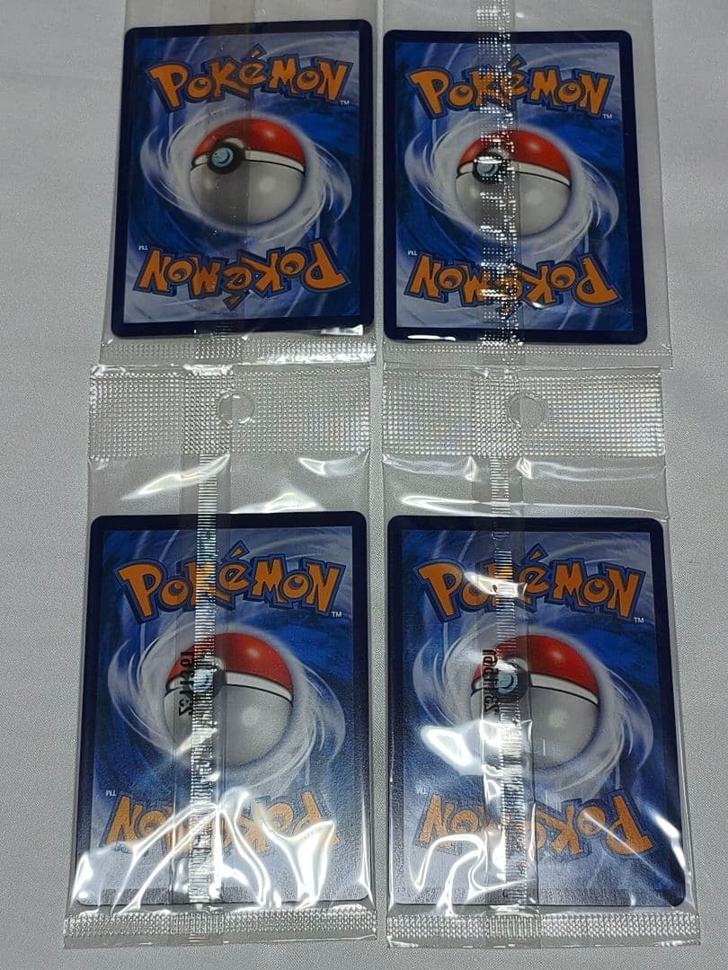 バティックシャツを着たピカチュウ　インドネシア 4枚セット　未開封