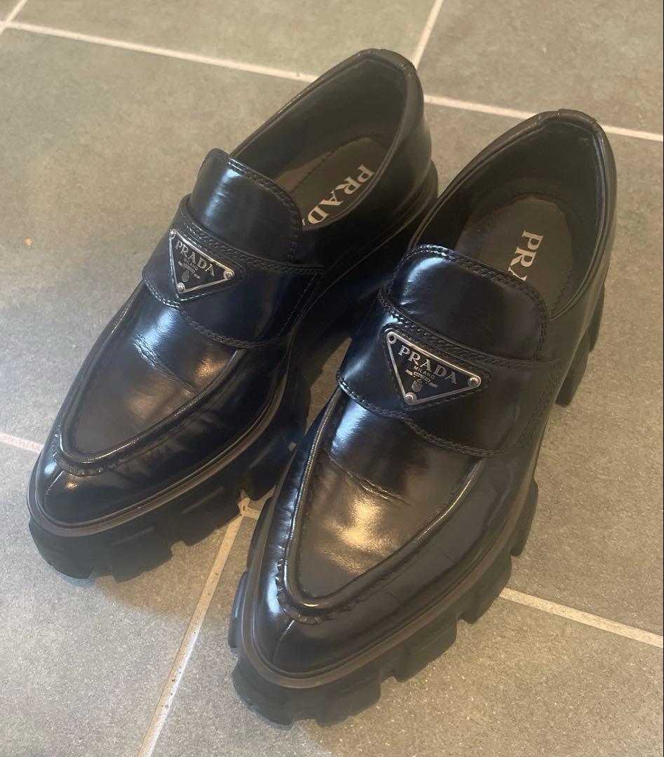 PRADA モノリス ブラッシュド レザー ポインテッド トゥ ローファー　36