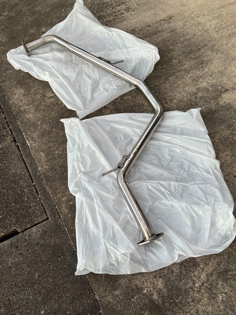 【イヌ】　プリウス50系 GANADOR（ガナドール）マフラー