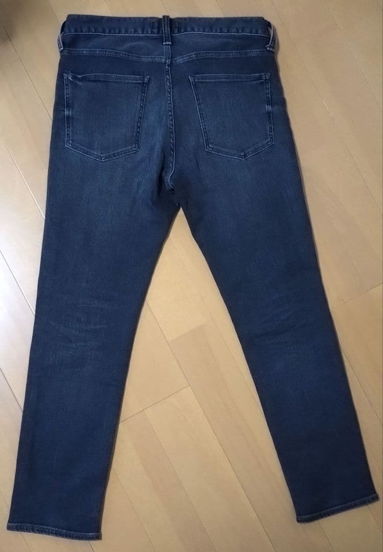 ★新品·未使用　❴レッドカード❵ スリムテーパードデニム　31インチ