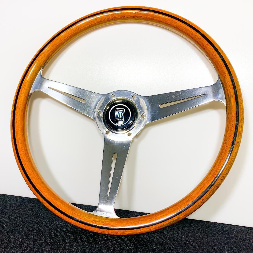 ナルディ クラシック ウッドステアリング おまけホーンボタン・ネジ6本付