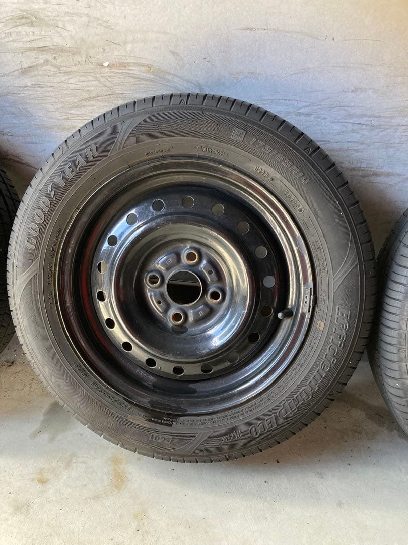 タイヤほぼ新品！グッドイヤーEfficientGrip ECO175/65R14